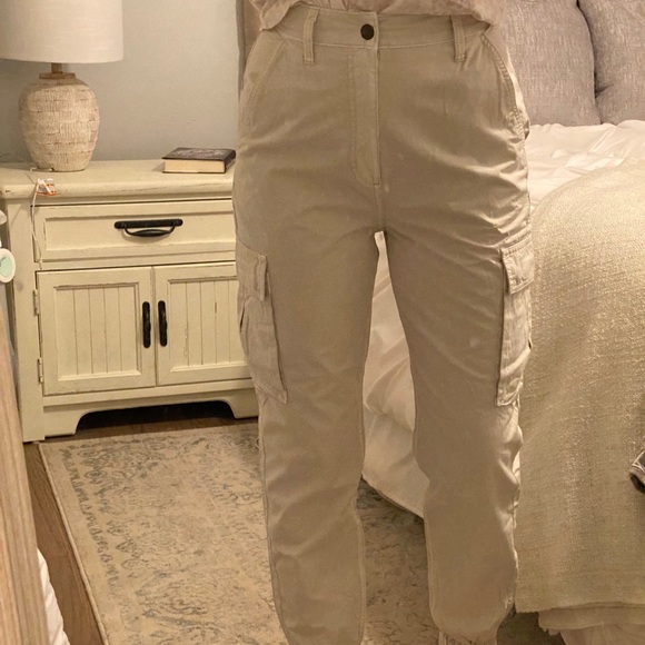 A&F cargo joggers and Soft AF boatneck t shirt. - Picture 10 of 14